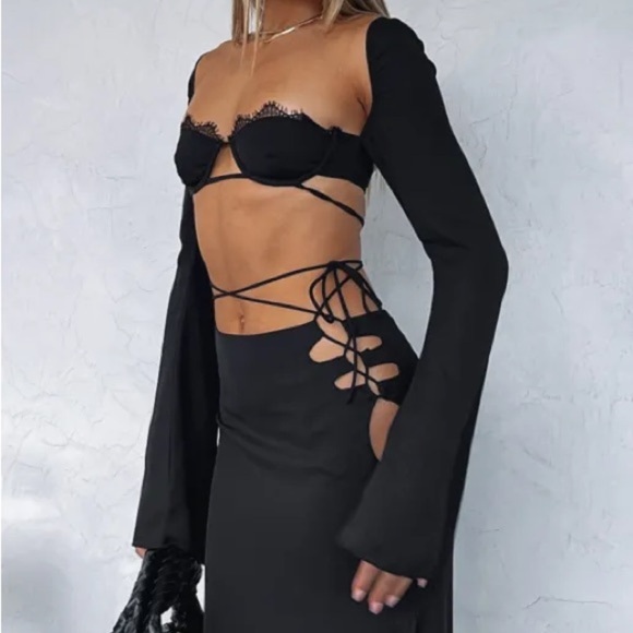 White Fox Boutique Tops - WHITE FOX Level Up Long Sleeve Crop Black